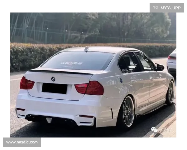 “绞牙战士“的姿态风宝马320i E90,不知车主一个月要换几条前铲 “绞牙战士“的姿态风宝马320i E90,不知车主一个月要换几条前铲